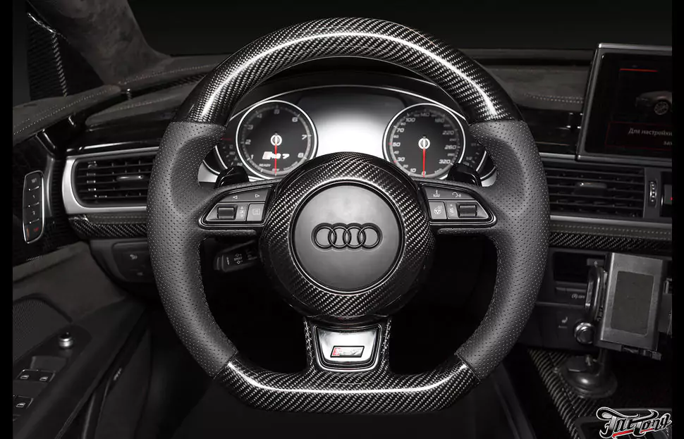 Audi RS7. Изменение анатомии руля, ламинация натуральным карбоном руля и пластика сидений.