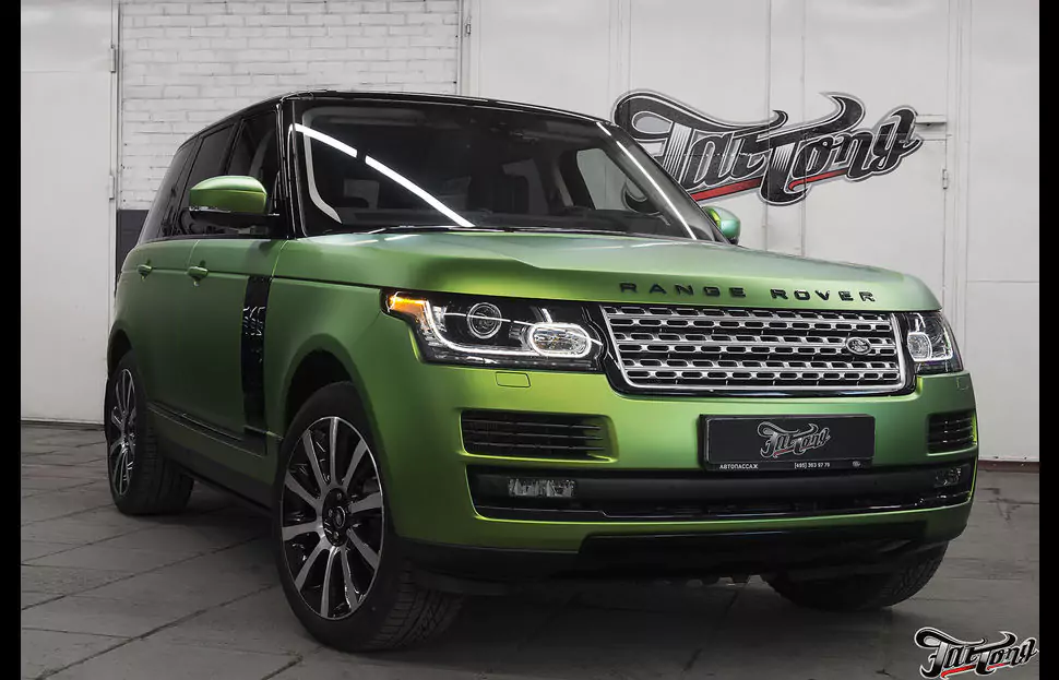 Range Rover Vogue. Оклейка кузова в зеленый матовый металик.