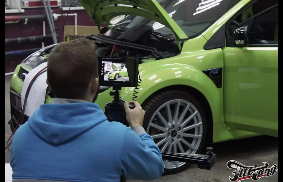 Ford Focus RS. Замена черных ремней безопасности на зеленые.