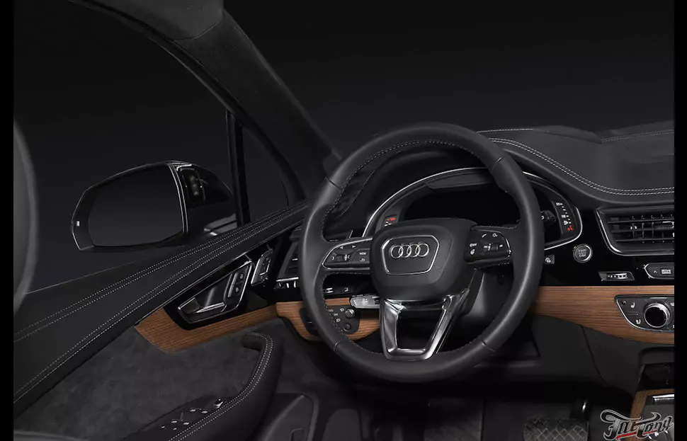 Audi Q7. Перетяжка торпедо и верха дверей в кожу Nappa.