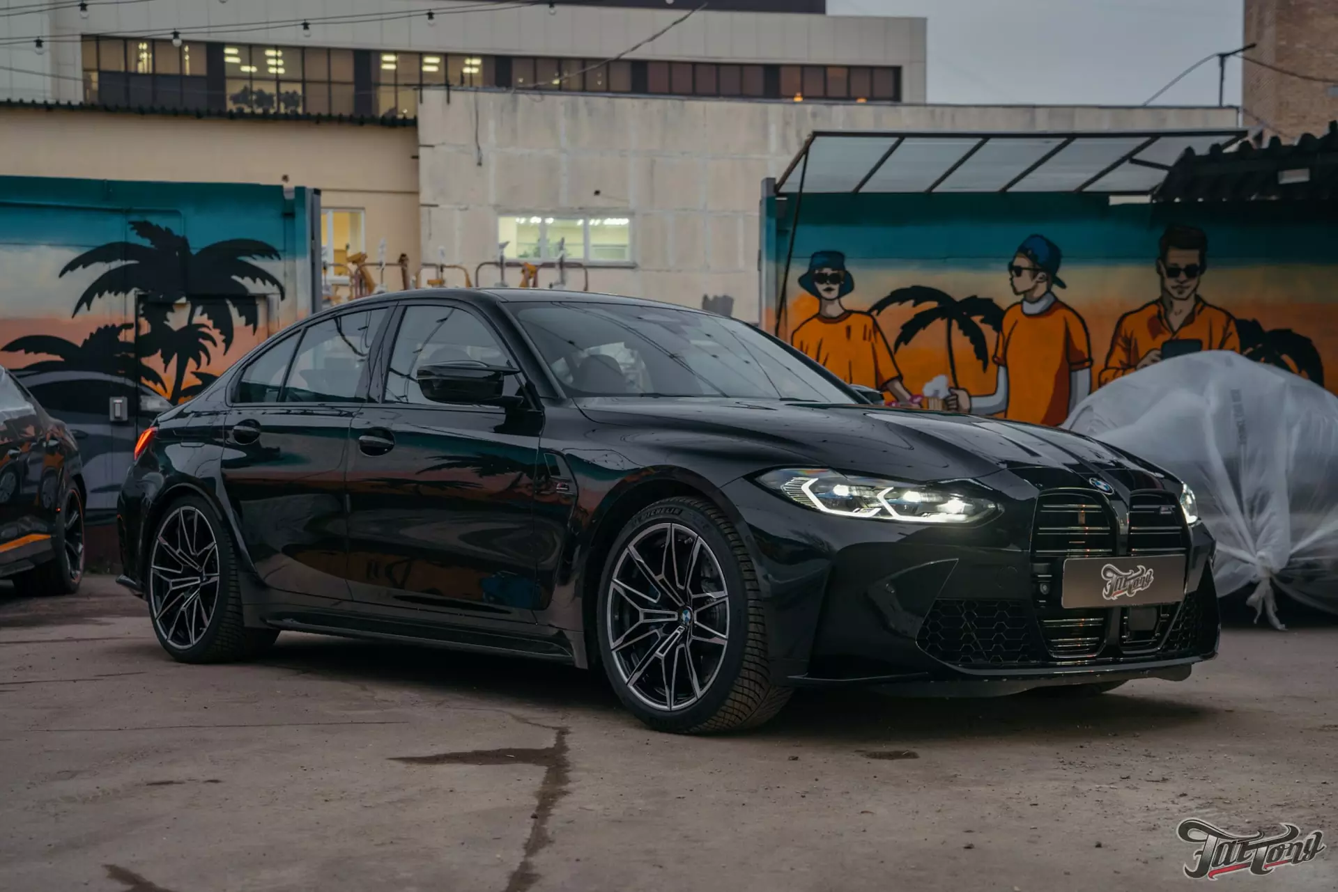 BMW M3 Competition. Оклейка кузова в матовый полиуретан Llumar. Окрас дисков  в бронзу. Установка карбоновой губы. Обработка керамикой кузова, дисков и  суппортов.