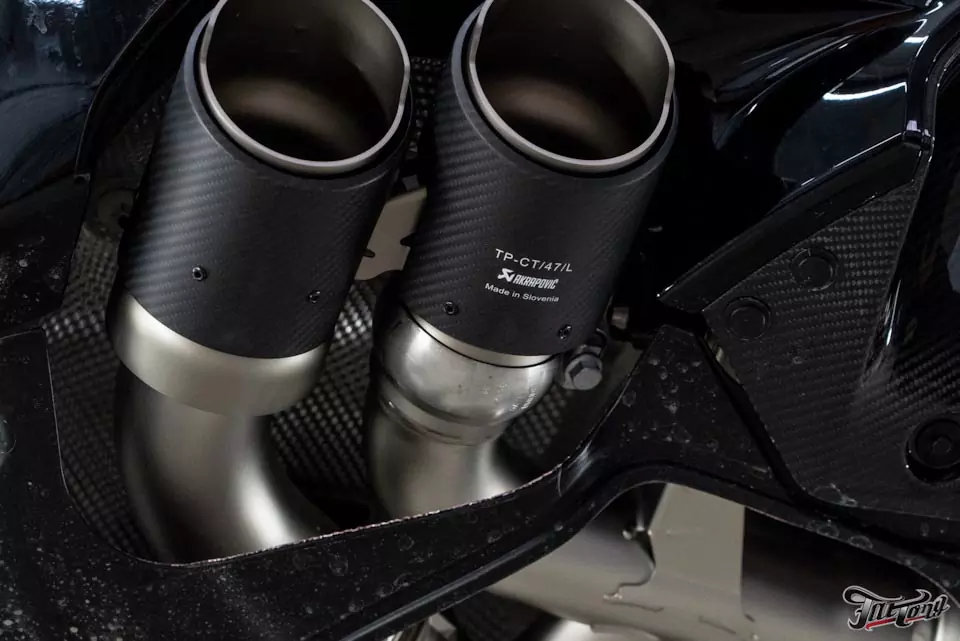 BMW m8 Akrapovic