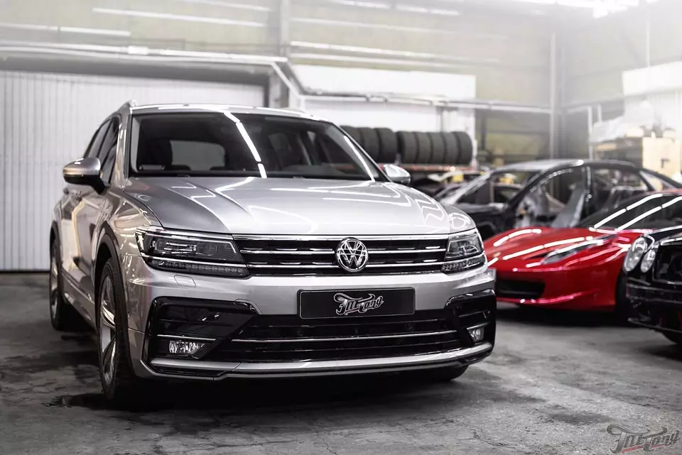 Тигуан передний. Tiguan Sportline 2012. Обвес на Тигуан 2019 спортлайн. Tiguan 2018 Tuning. Volkswagen Tiguan 2019 тюнинг.