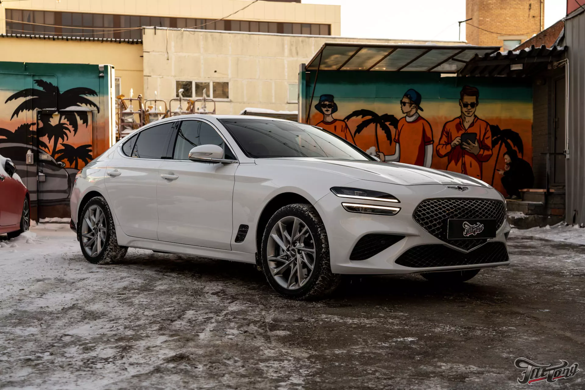 Genesis G70. Подготовили проект для розыгрыша от компании Мегафон.  Винилография, подсветка салона, окрас дисков, цветные ремни