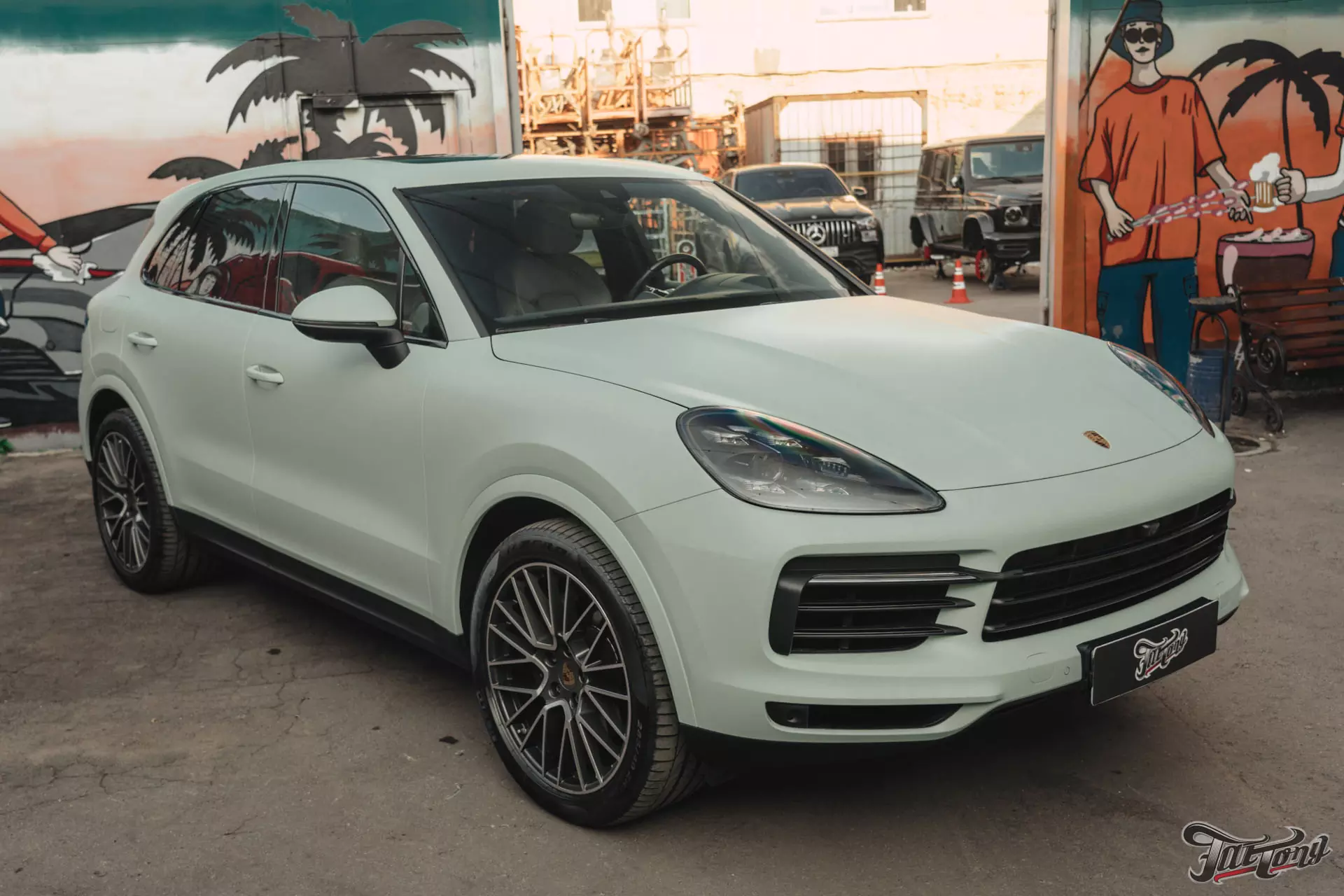 Porsche Cayenne. Оклейка в винил цвета Пыльная мята, который мы разработали  сами!