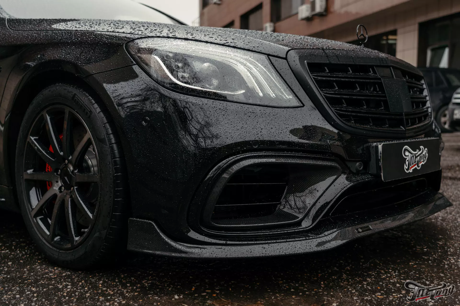 Mercedes S 63 AMG (W222). Ламинация карбоном накладок порогов. Антихром.  Установка обвеса