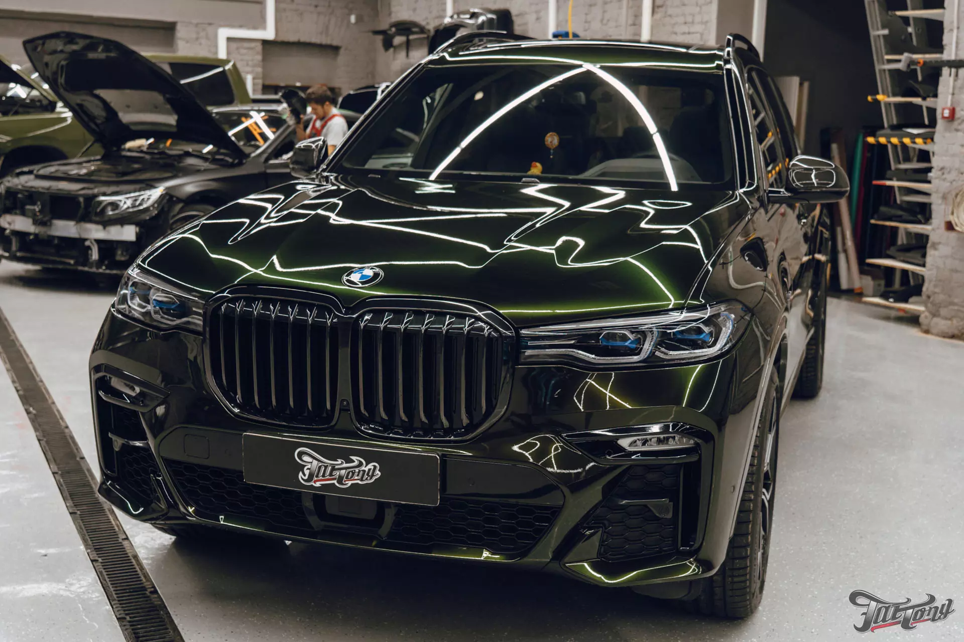 BMW X7. Оклеили в винил от Bruxsafol и глянцевый полиуретан!