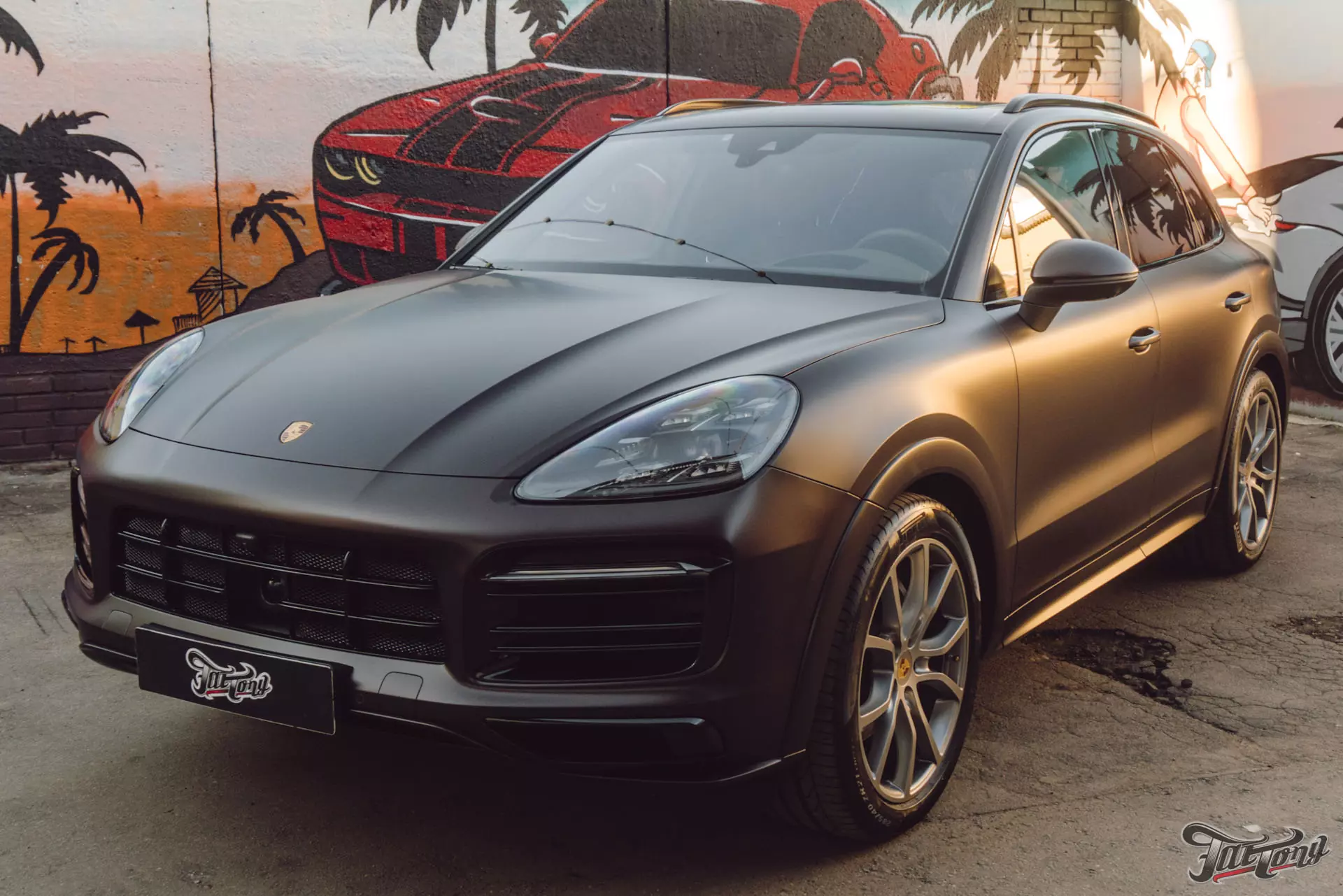 Porsche Cayenne. расклейка, оклейка в матовый полик