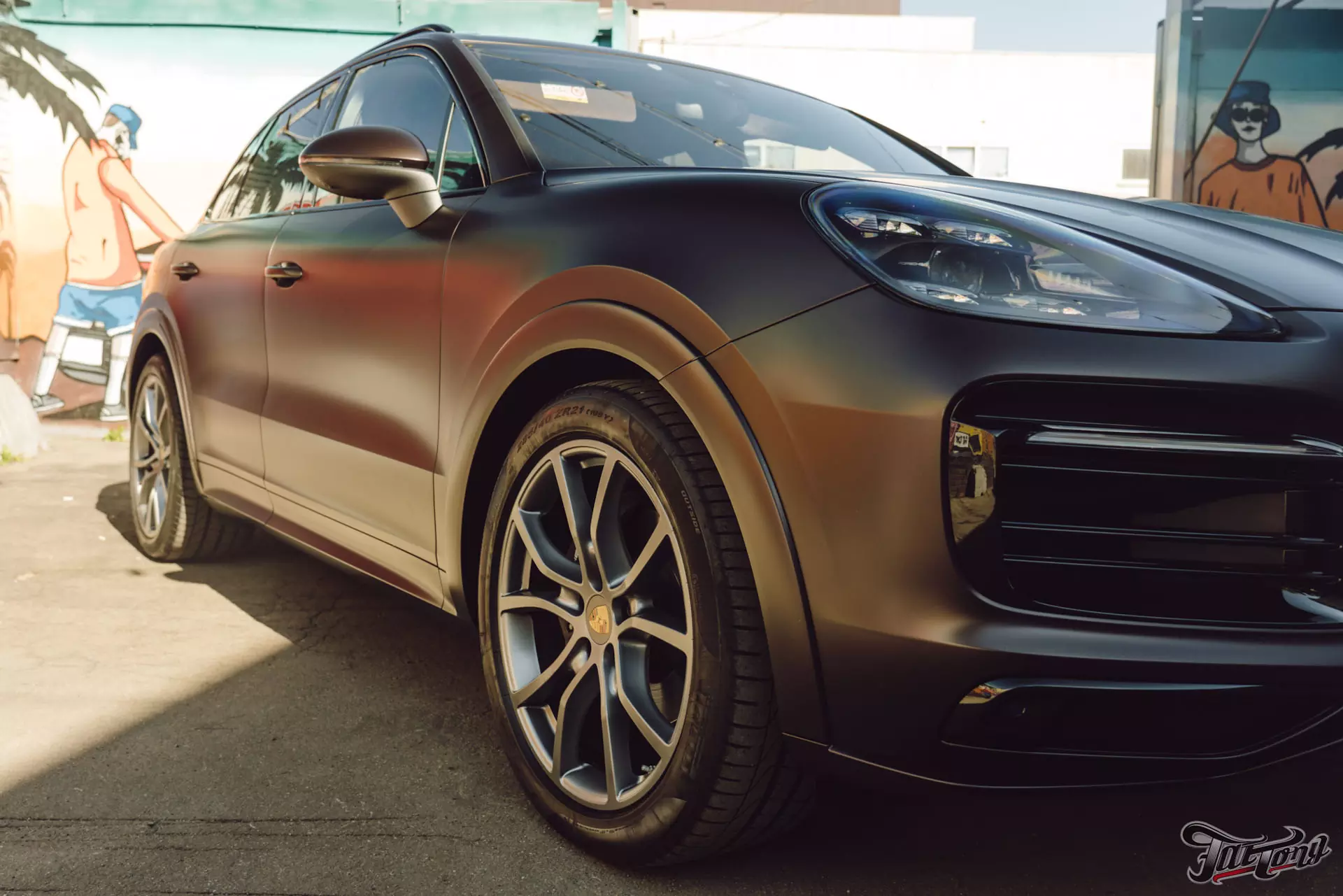 Porsche Cayenne. расклейка, оклейка в матовый полик