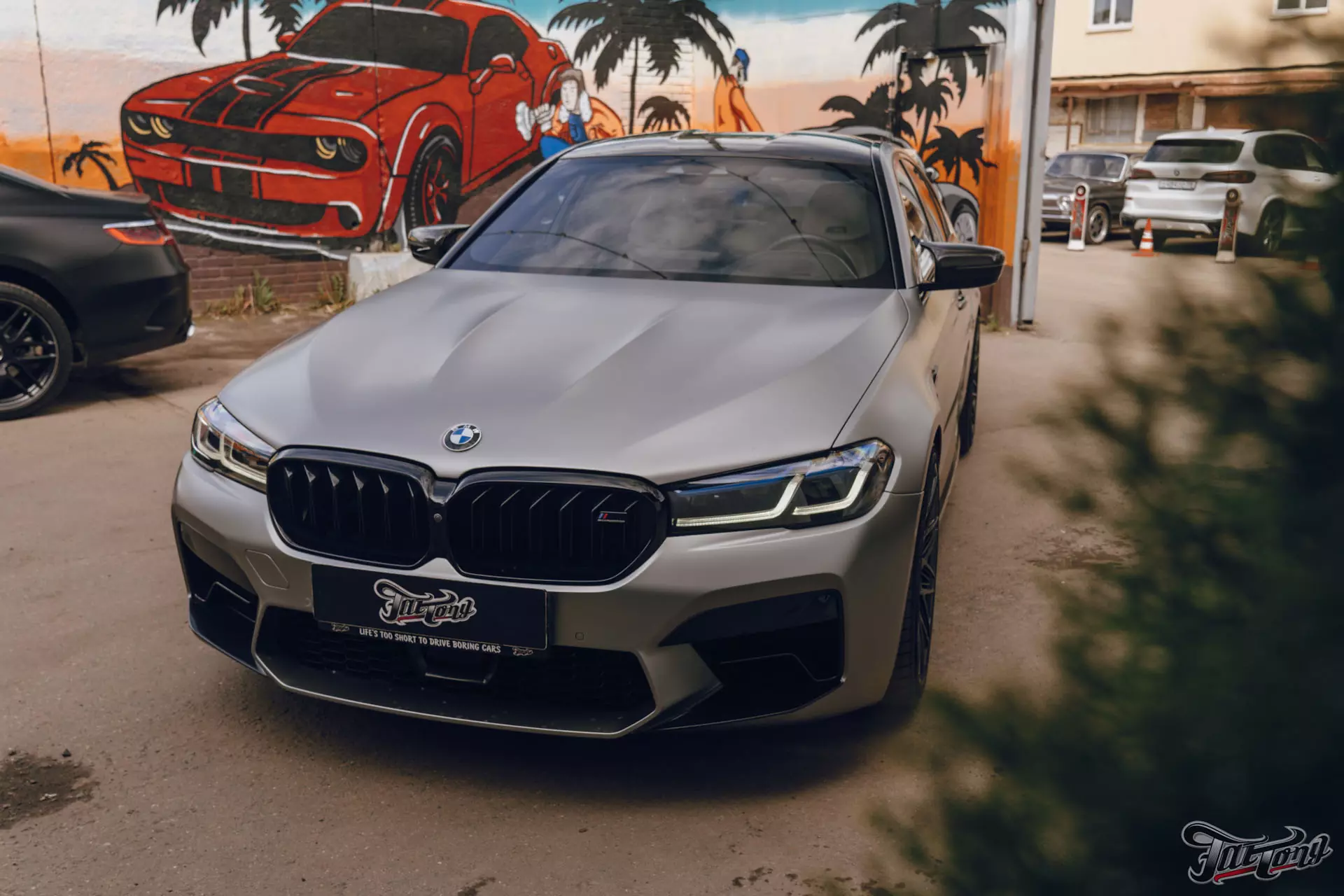 BMW M5. Новые кованые диски. Окрас дисков. Ремонт капота. Детейлинг