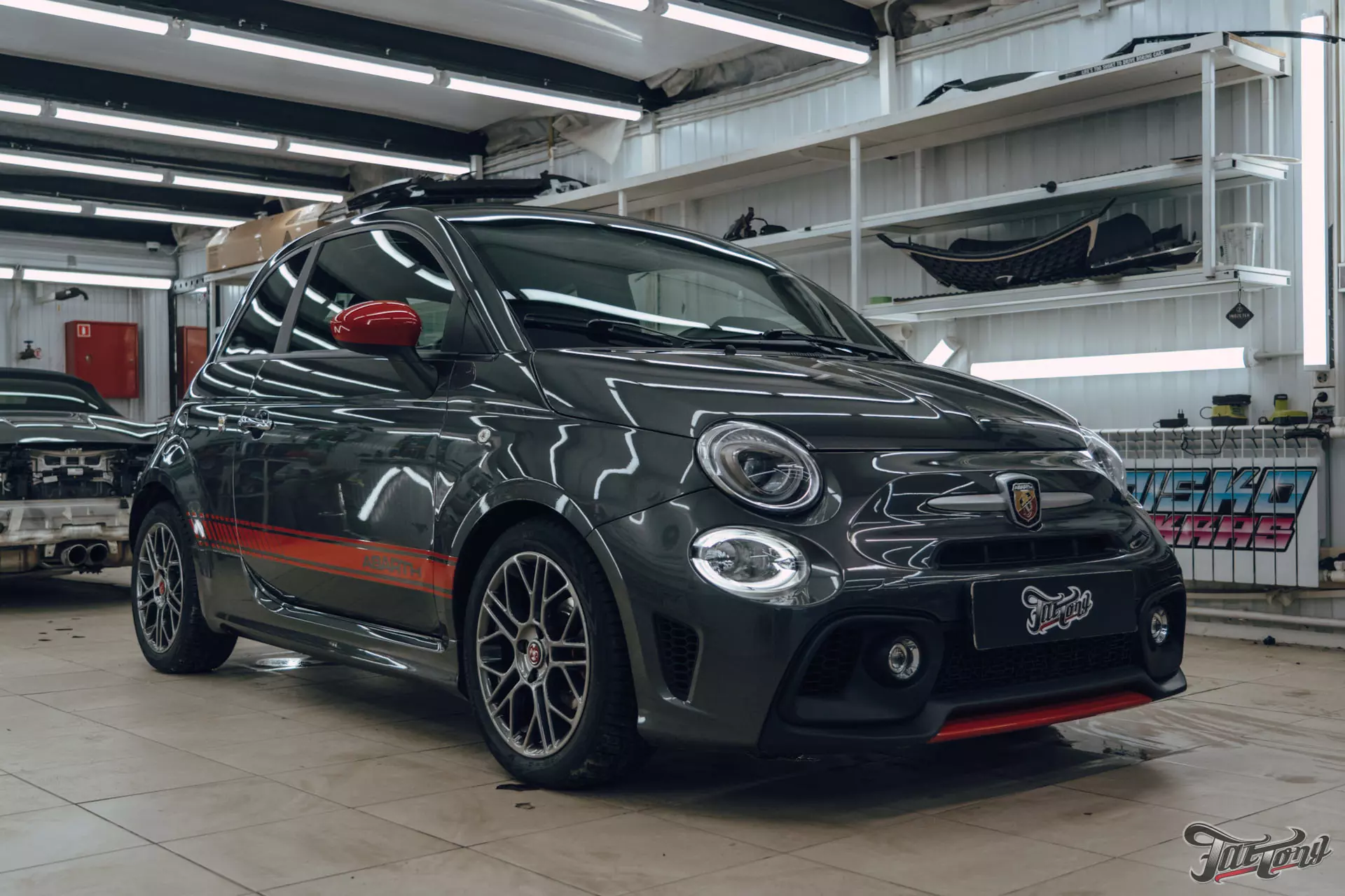 Fiat Abarth 500. Полировка кузова+керамика. Обработка мягкой крыши. Цветные  полосы на кузове