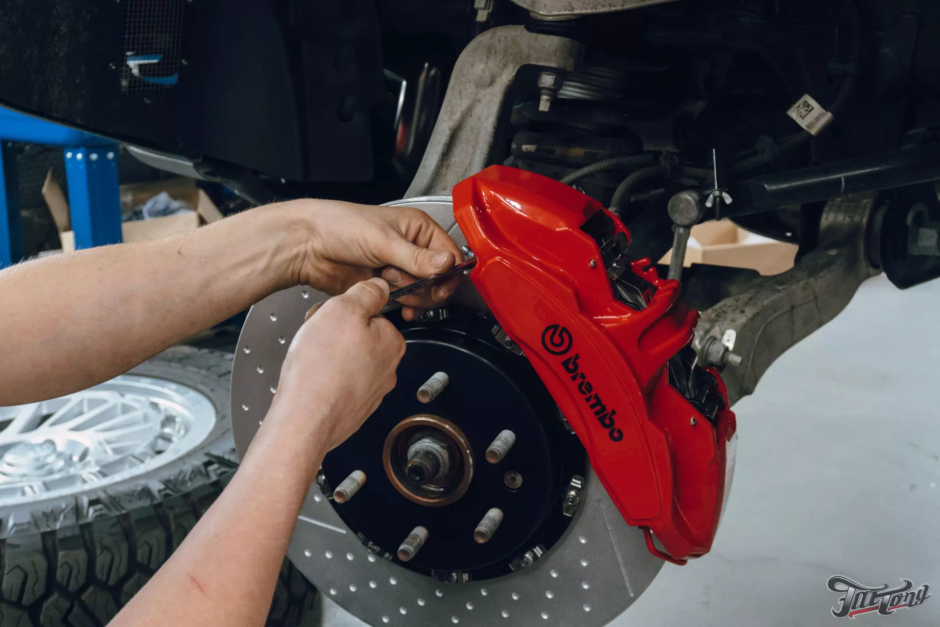 Сто тормозная система. Тормозная система BREMBO TLC 300. Тормоза Брембо на гольф 6. Тормоза Брембо на ВАЗ 2114. ВАЗ 2107 тормоза BREMBO.