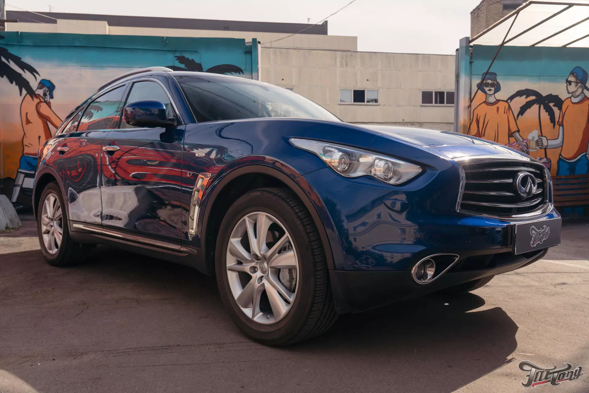 Оклейка Infiniti QX70 в синий матовый винил от Bruxsafol