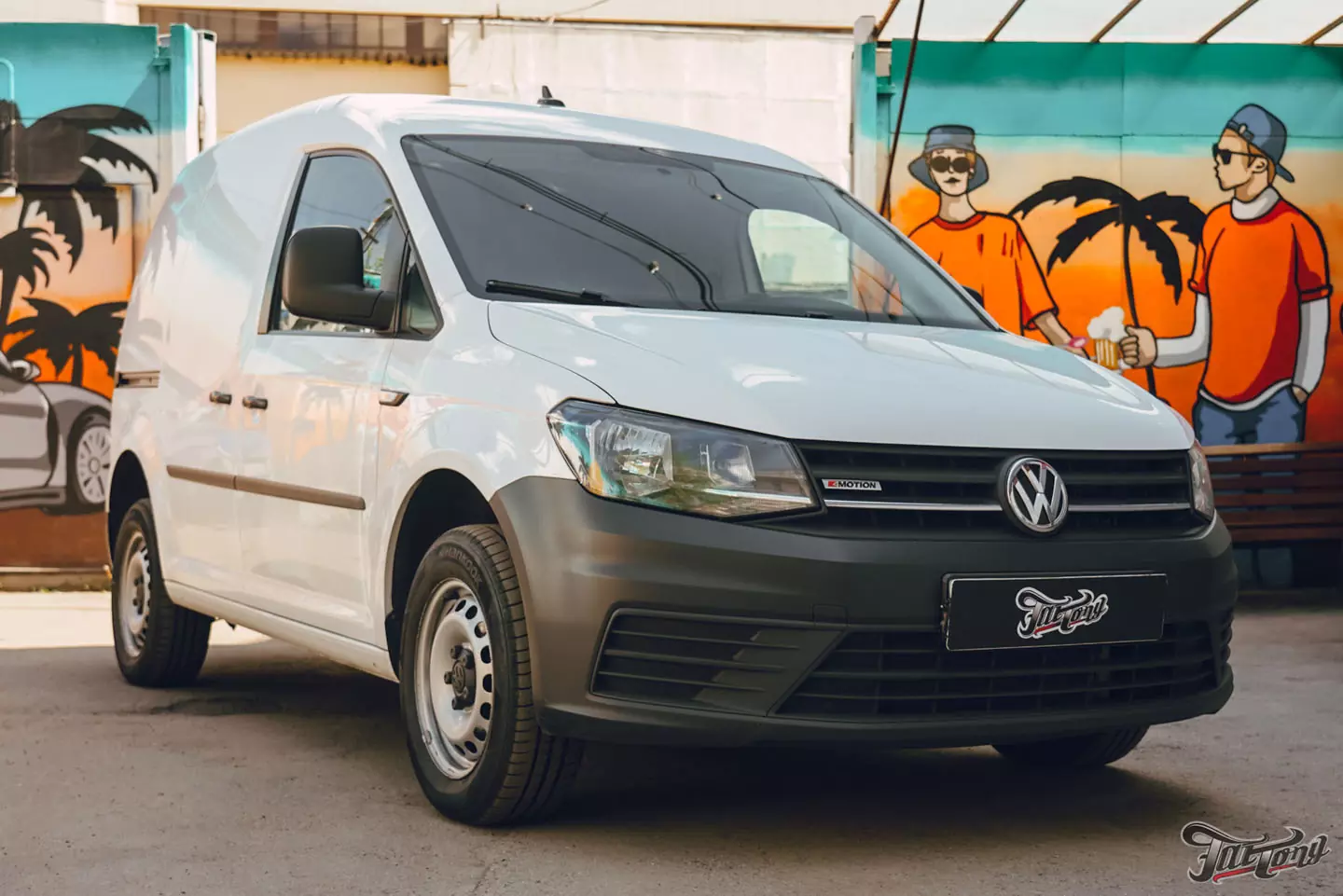 Работы по акустике на Volkswagen Caddy: комплексная шумоизоляция, макетные  работы, новая аудиосистема, а также установка сидений