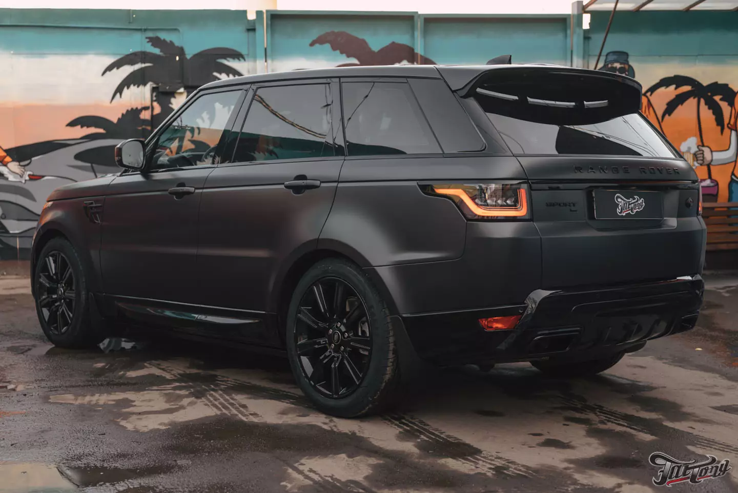 Новый образ Range Rover Sport: оклейка в матовый полиуретан, шумоизоляция  дверей, выдвижные пороги. Сравним матовый и