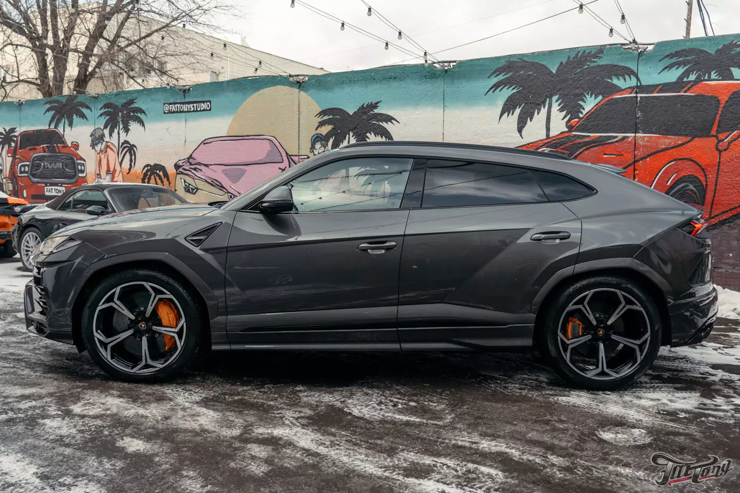 Оклеили новый Lamborghini Urus в глянцевый полиуретан и установили ...
