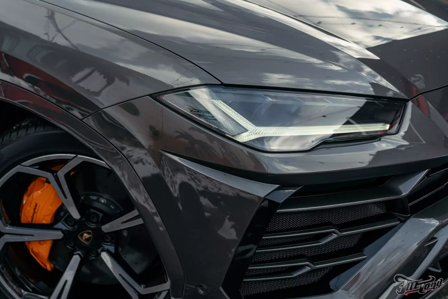 Оклеили новый Lamborghini Urus в глянцевый полиуретан и установили ...