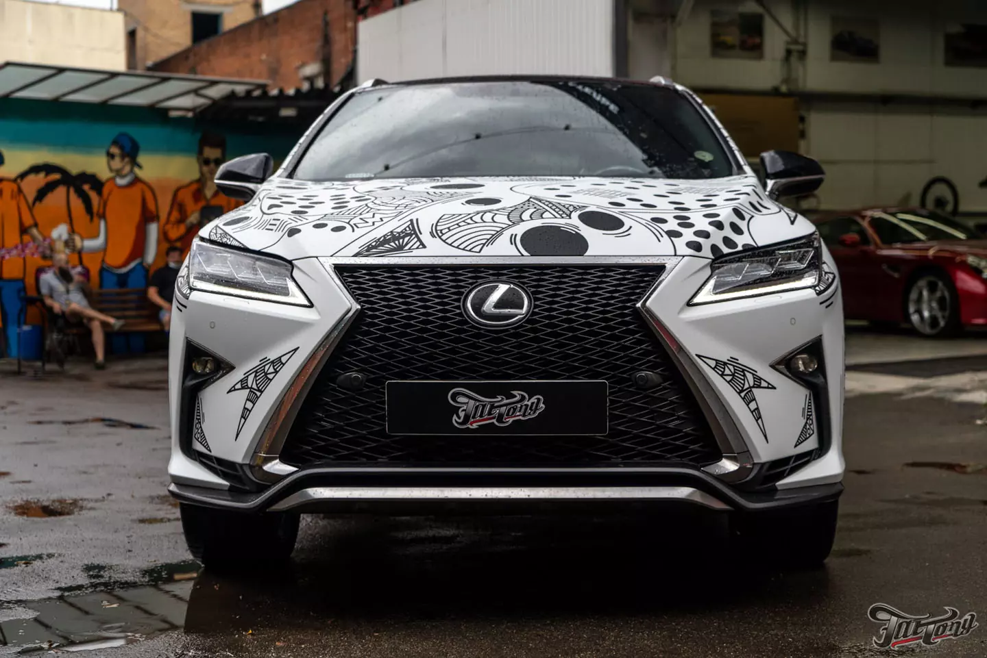 Необычный черно-белый дизайн для Lexus RX (винилография)