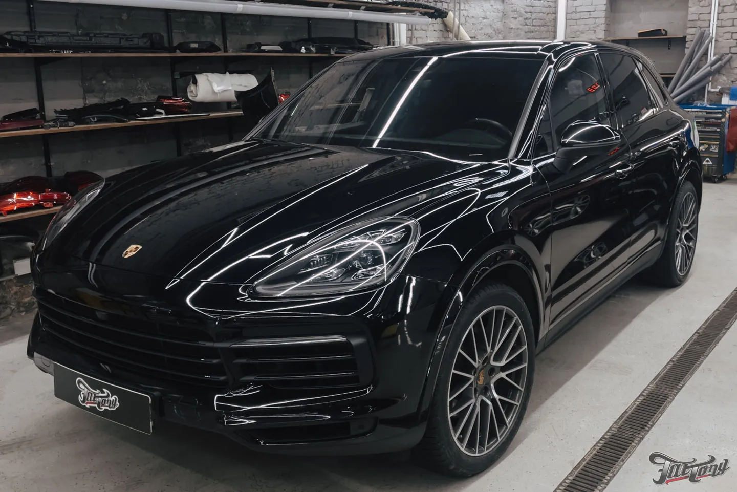 Porsche Cayenne в шикарном сером цвете: оклеили автомобиль в матовый винил!