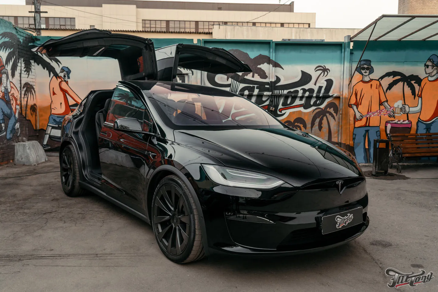 Оклеили Tesla Model X Plaid в черный глянцевый полиуретан! Смена цвета и  защита ЛКП в одном