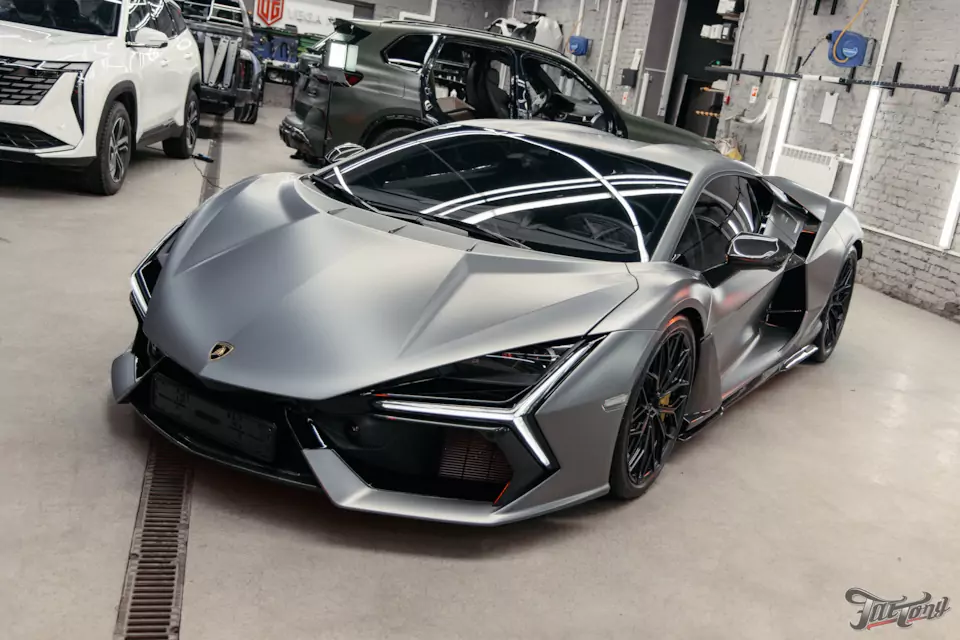 Lamborghini Revuelto за 1,5 миллиона долларов в карбоновом костюме от ...
