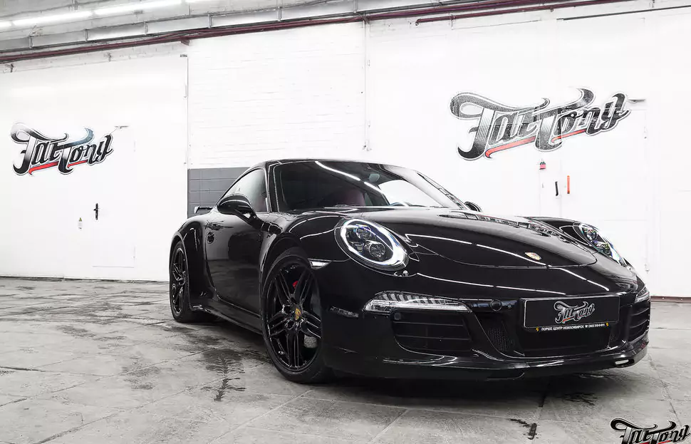 Porsche Carrera 4s. Пошив чехла на кузов, установка доводчиков дверей и окрас дисков.