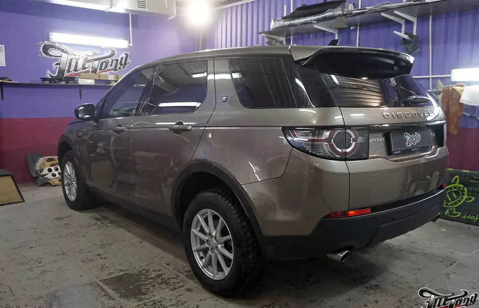 Land Rover Discovery Sport. Комплексная шумоизоляция салона и замена акустической системы, с изготовлением короба стелс под сабвуфер.