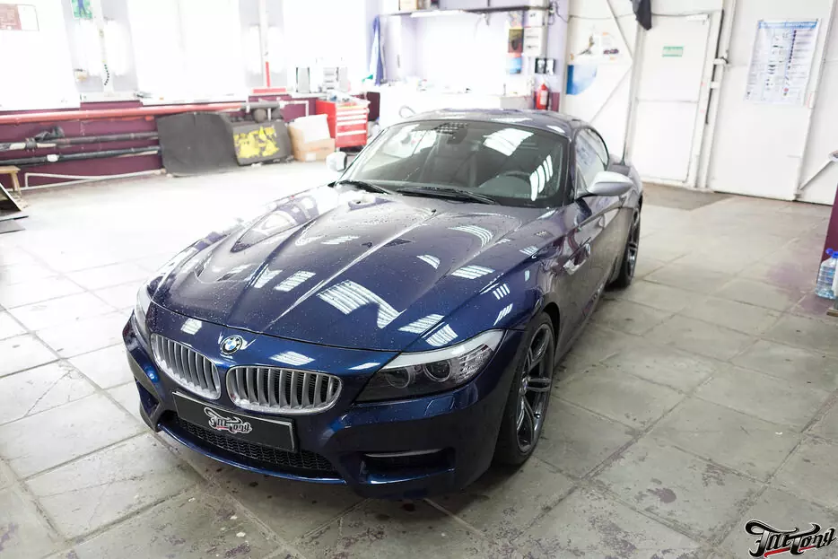 BMW Z4. Полная перетяжка салона. Ламинация деталей интерьера натуральным карбоном. Замена акустики. Часть 1.