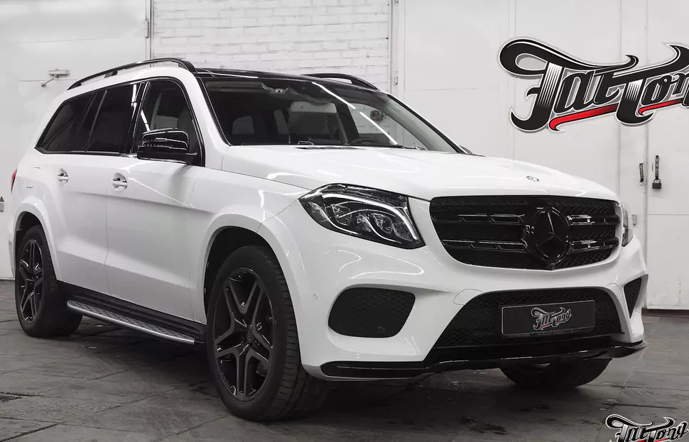 Mercedes GLS. Окрас хромированных элементов кузова в черный глянец (антихром).