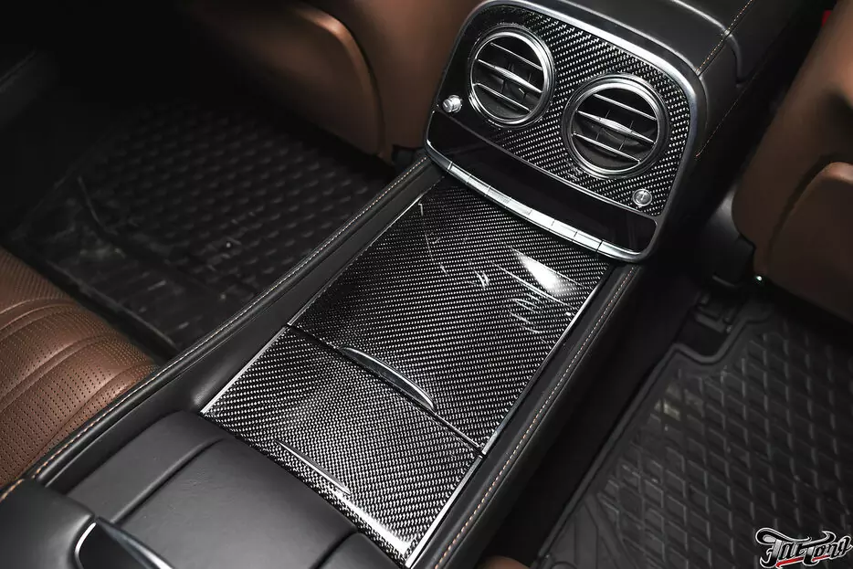 Mercedes S63 AMG. Ламинация деталей интерьера натуральным карбоном!