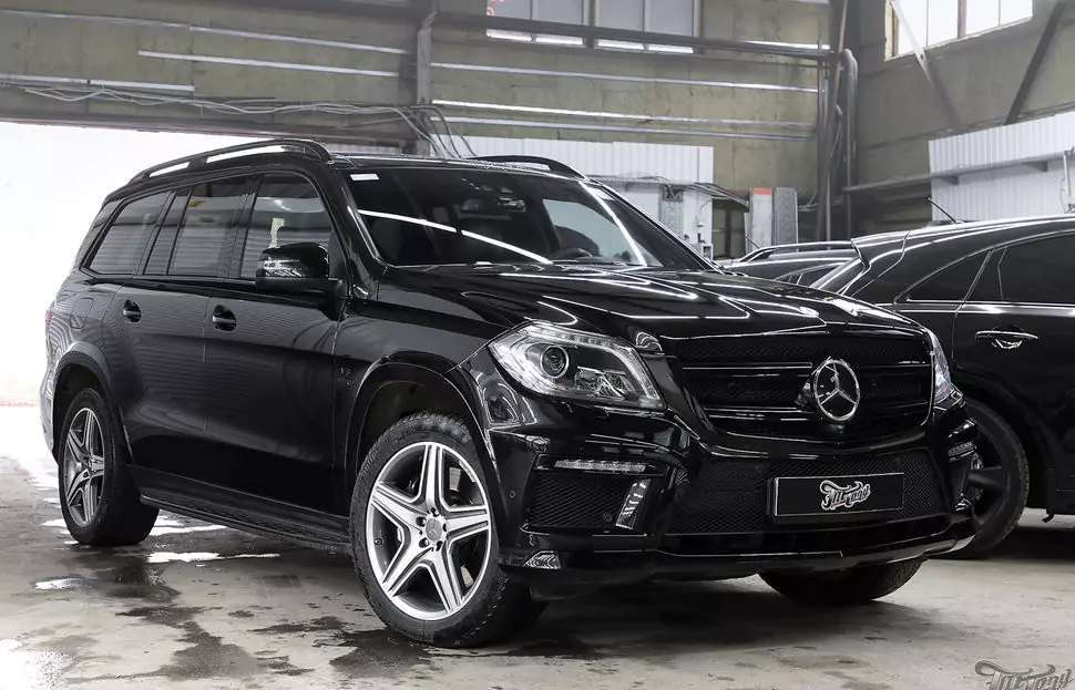 Mercedes GL63 AMG. Полный антихром кузова.