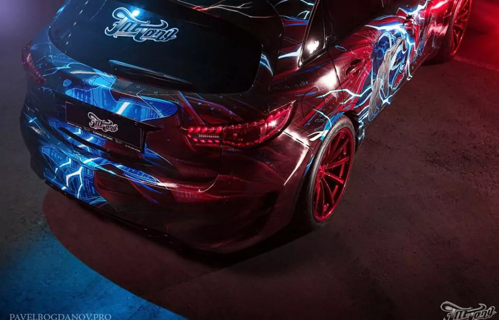Infiniti FX37. Авторская винилография на тему Batman VS Superman.