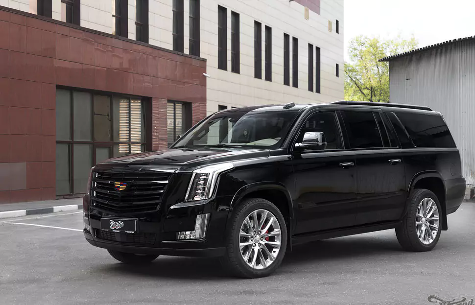 Cadillac Escalade. Удаление хрома с деталей и окрас в черный глянец!