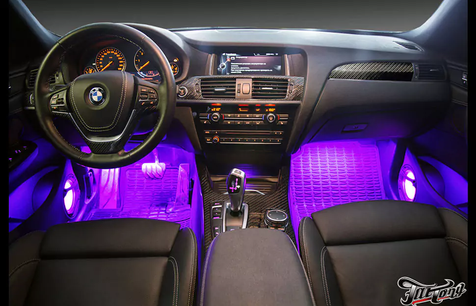 BMW X3. Карбон, фиолетовые ремни безопасности и фиолетовая подсветка!