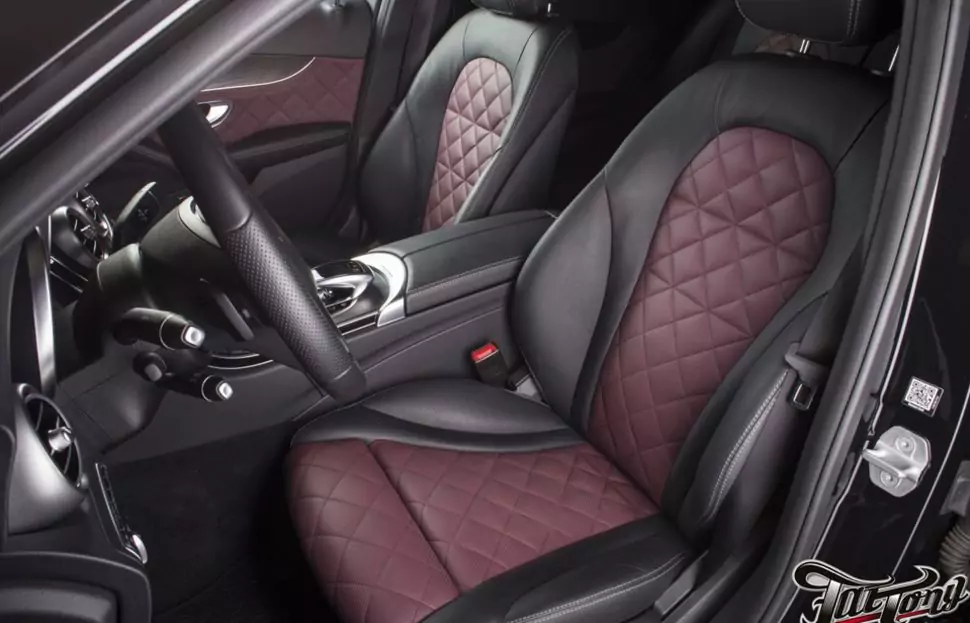 Mercedes C250 (w205). Пошив центральных частей сидений и дверных вставок.