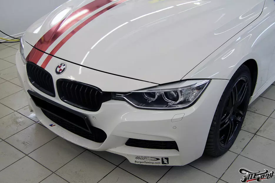 BMW F30. Восстановительная полировка фар и защита полиуретаном.