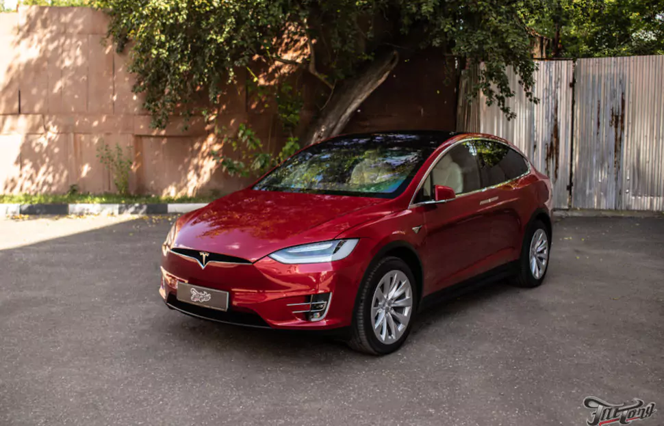 Tesla Model X. Ремонт и окрас крышки багажника и бампера