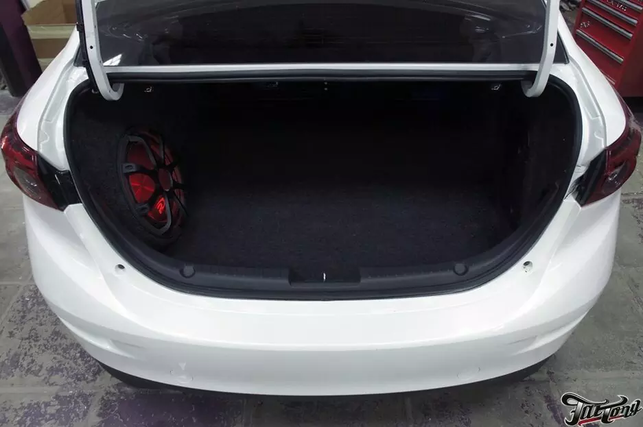 Mazda 3. Изготовление стелса для сабвуфера.