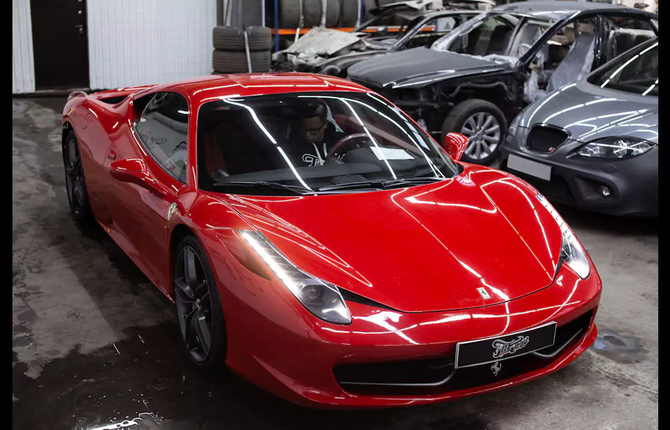 Ferrari 458 Italia. Подгонка и установка обвеса Prior Design. Часть 1.