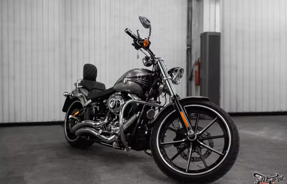 Harley Davidson Breakout. Детейлинг и пошив сидения!