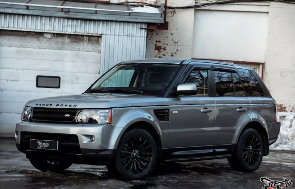 Range Rover Sport. Кузовной ремонт, антихром и окрас дисков в черный глянец!