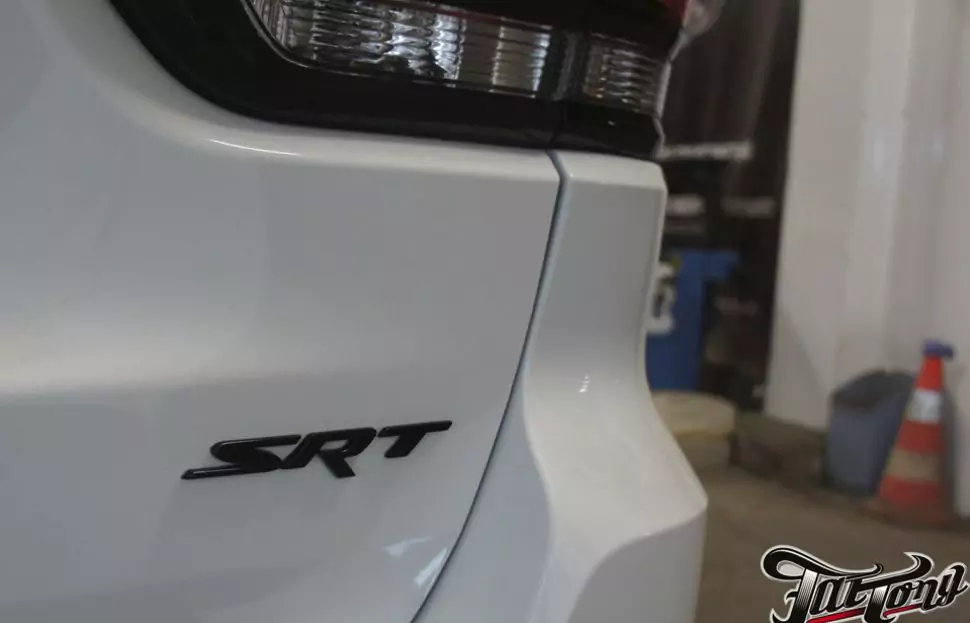 Jeep SRT8. Антихром кузова.