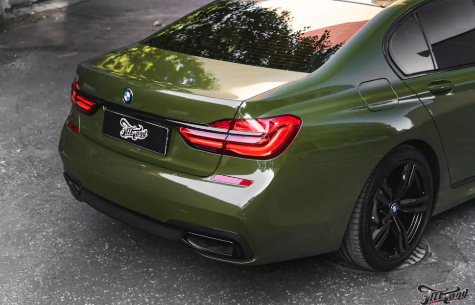 BMW 7. Оклейка кузова в Force Green + кованый карбон!
