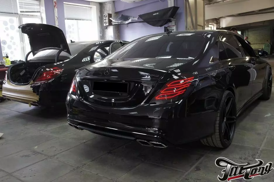Mercedes S63 AMG (w222). Окрас масок фар в черный глянец. Окрас выхлопных насадок.