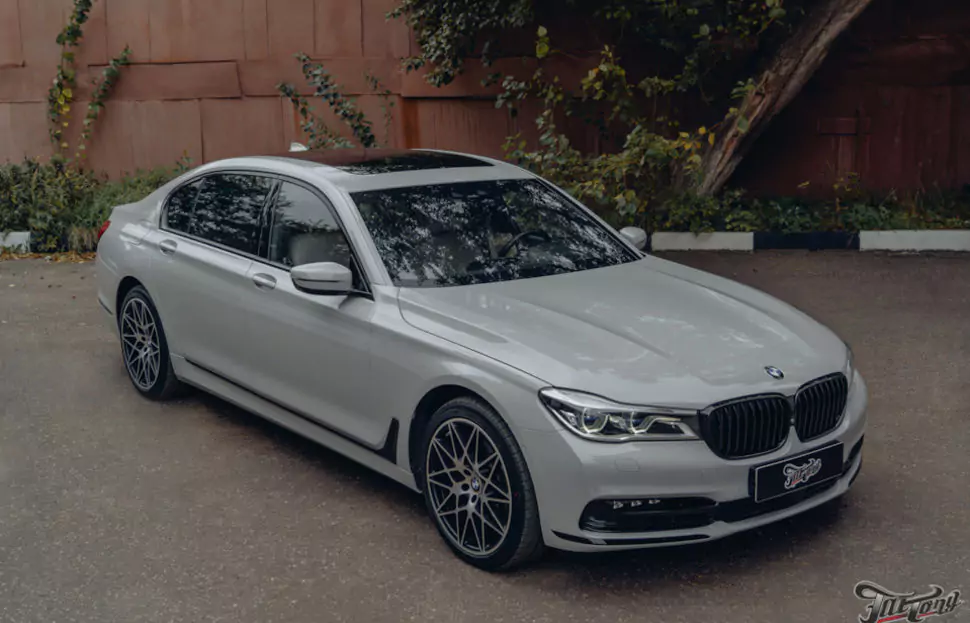 BMW 7. Замена цвета виниловой плёнкой и антихром!