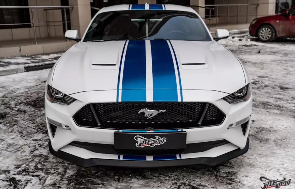 Ford Mustang GT. Оклейка в матовый полиуретан и изготовление декоративных полос!