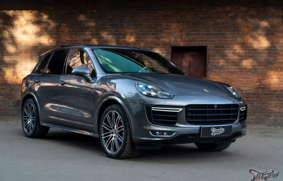 Porsche Cayenne. Детейлинг химчистка салона и обработка кожи керамикой! Очистка полиуретана от стружки и дорожных разметок.