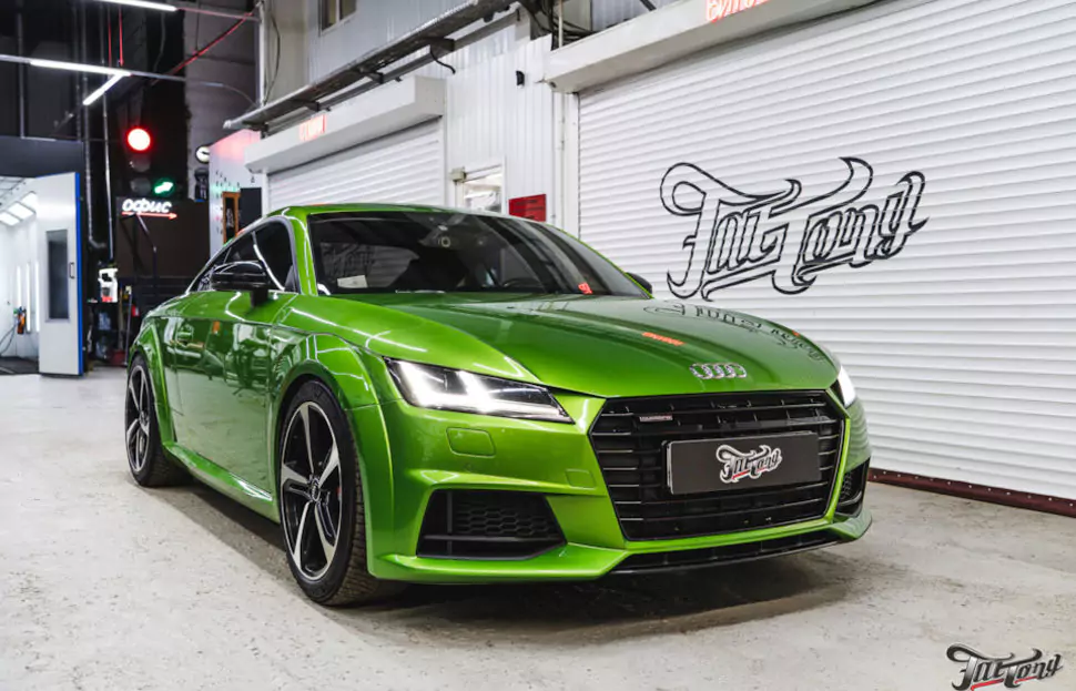 Audi TT. Цветные ремни безопасности и пошив руля!