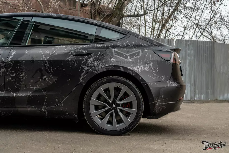 Tesla Model 3. Винилография, кованый карбон и окрас суппортов в камуфляж!