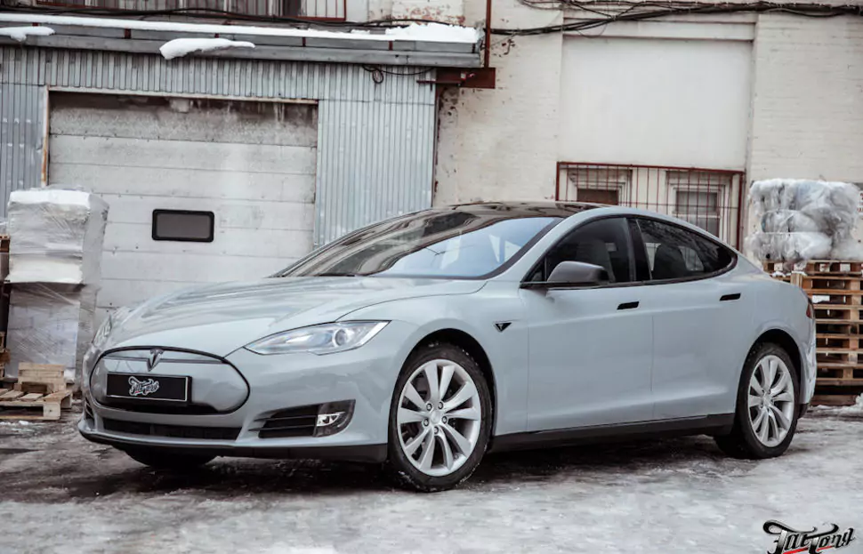 Tesla model S. Оклейка в Nardo Grey и антихром!